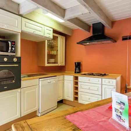 Casa vacanze Cozy Holiday In With Sauna And Jacuzzi